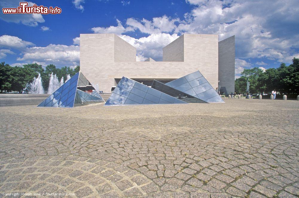 Immagine Il moderno East Building della National Gallery of Art di Washington, USA - © Joseph Sohm / Shutterstock.com