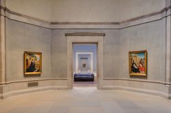 Una delle sale della Galleria Nazionale di Arte di Washington, USA: qui si trovano capolavori di arte italiana, fiamminga, francese, spagnola, olandese, britannica e americana - © Anton_Ivanov ...