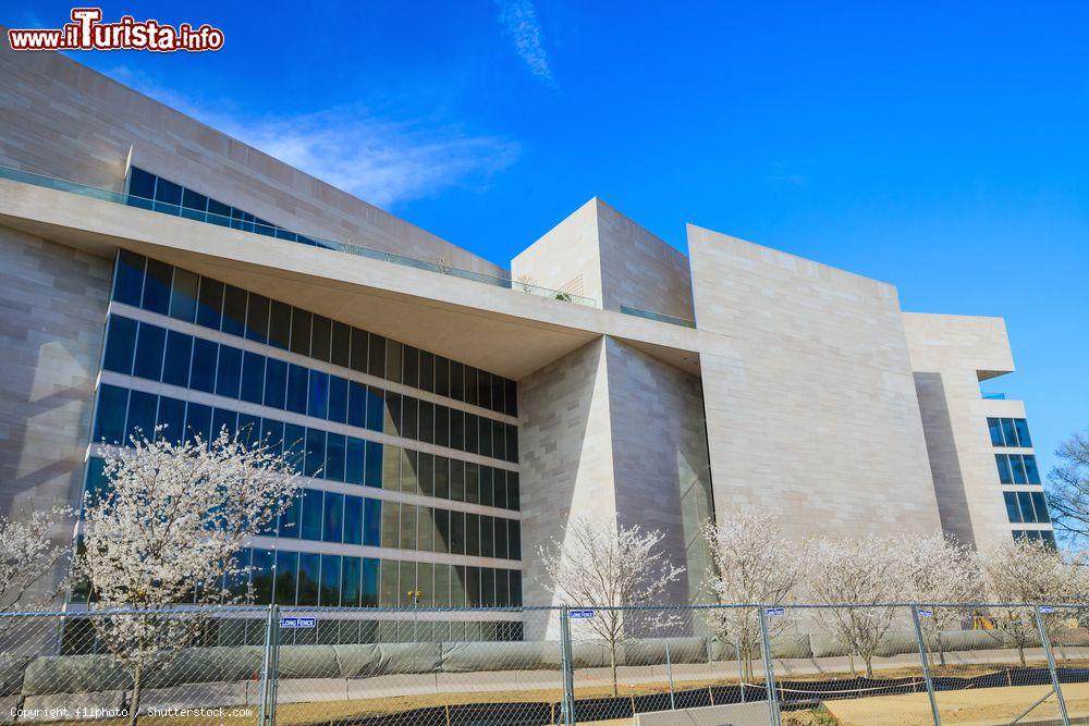 Immagine Uno scorcio della National Gallery of Art di Washington, USA. La galleria è stata istituita nel 1937 per decreto del Congresso degli Stati Uniti - © f11photo / Shutterstock.com