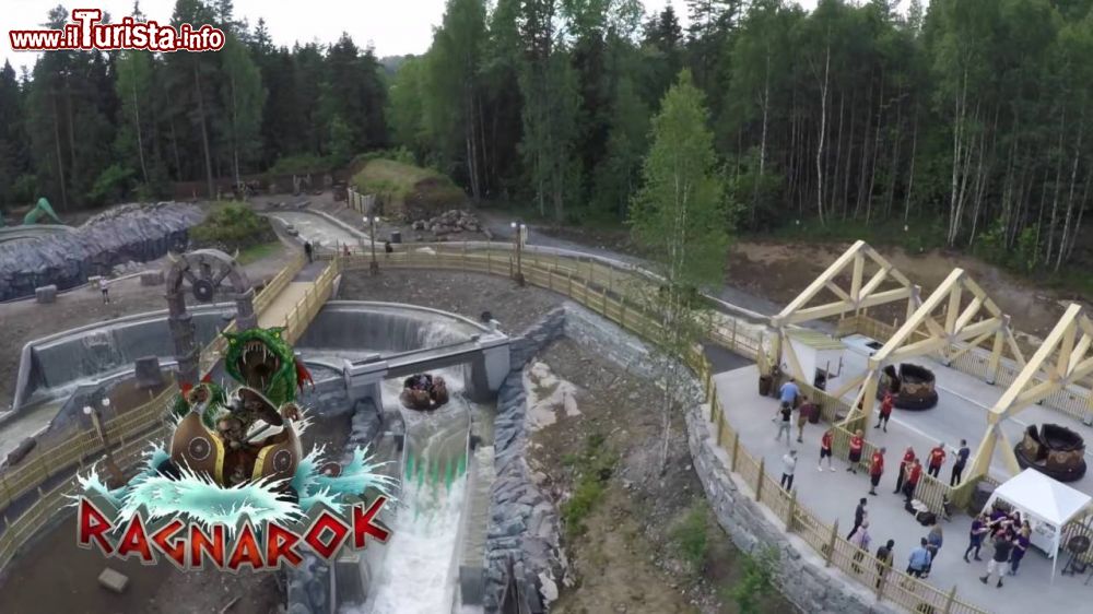 Immagine Tusenfryd Amusement Park, Oslo: l'attrrazione Ragnarok legata al mito di Thor