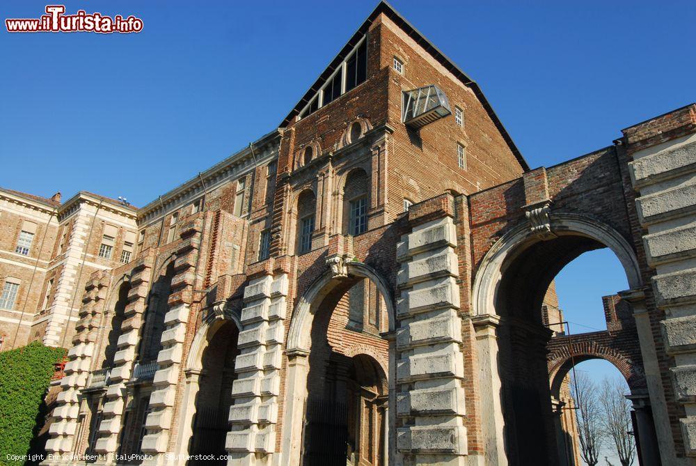 Immagine Giornata di sole autunnale al Castello di Rivoli vicino a Torino - © EnricoAliberti ItalyPhoto / Shutterstock.com