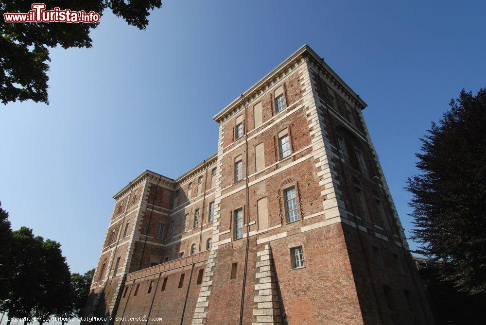 Immagine Il Castello di Rivoli, oggi Museo di Arte Contemporanea era una residenza dei Savoia - © EnricoAliberti ItalyPhoto / Shutterstock.com