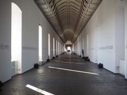 La stanza Manica Lunga all'interno del Castello di Rivoli in piemonte, non lontano da Torino - © Claudio Divizia / Shutterstock.com