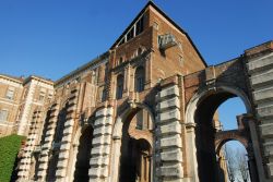 Giornata di sole autunnale al Castello di Rivoli vicino a Torino - © EnricoAliberti ItalyPhoto / Shutterstock.com