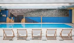 Casa Raphael, una piscina termale nel centro benessere a Roncegno