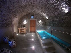 Visita alla grotta di sassi di Borgo della Salute di Caderzone Terme in Trentino - © Borgo della Salute