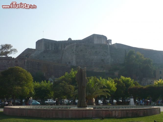 Questa  la fortezza nuova, costruita in tempi pi recenti e che sovrasta l'intera citt.