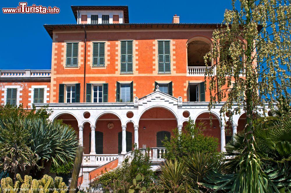 Immagine Capo Mortola, lo storico edificio di Villa Hanbury in liguria, circondato da magnifici giardini - © Bernd Zillich / Shutterstock.com