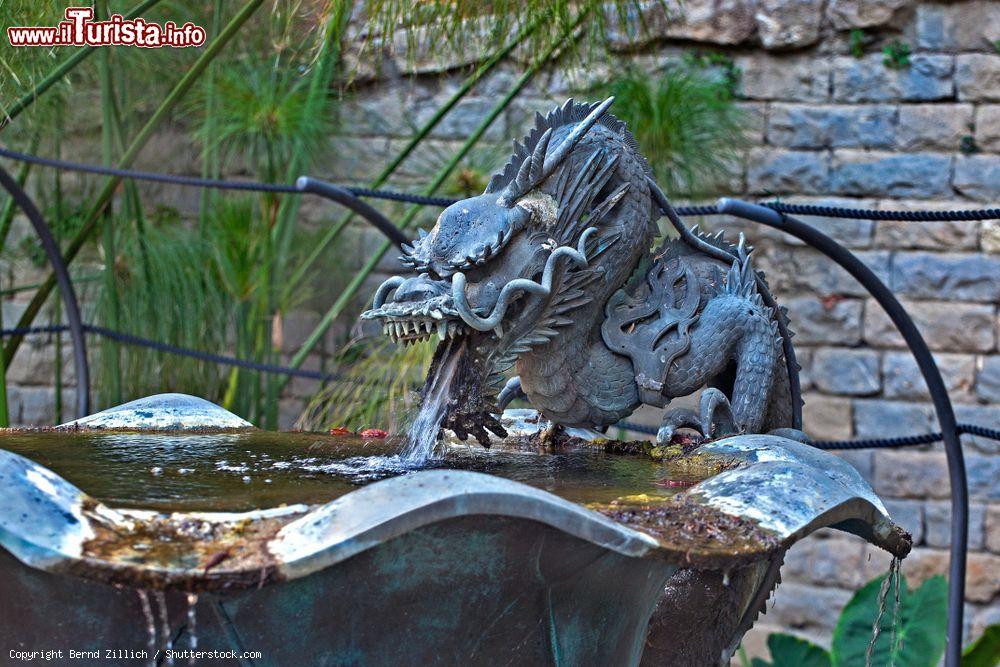 Immagine Fontana a forma di dragone nel giardino botanico di Villa Hanbury, Mortola Inferiore, Liguria - © Bernd Zillich / Shutterstock.com