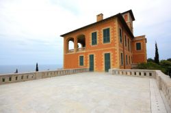 Una terrazza a Villa Hanbury, il celebre Giardino Botanico di Ventimiglia, al confine con la Francia