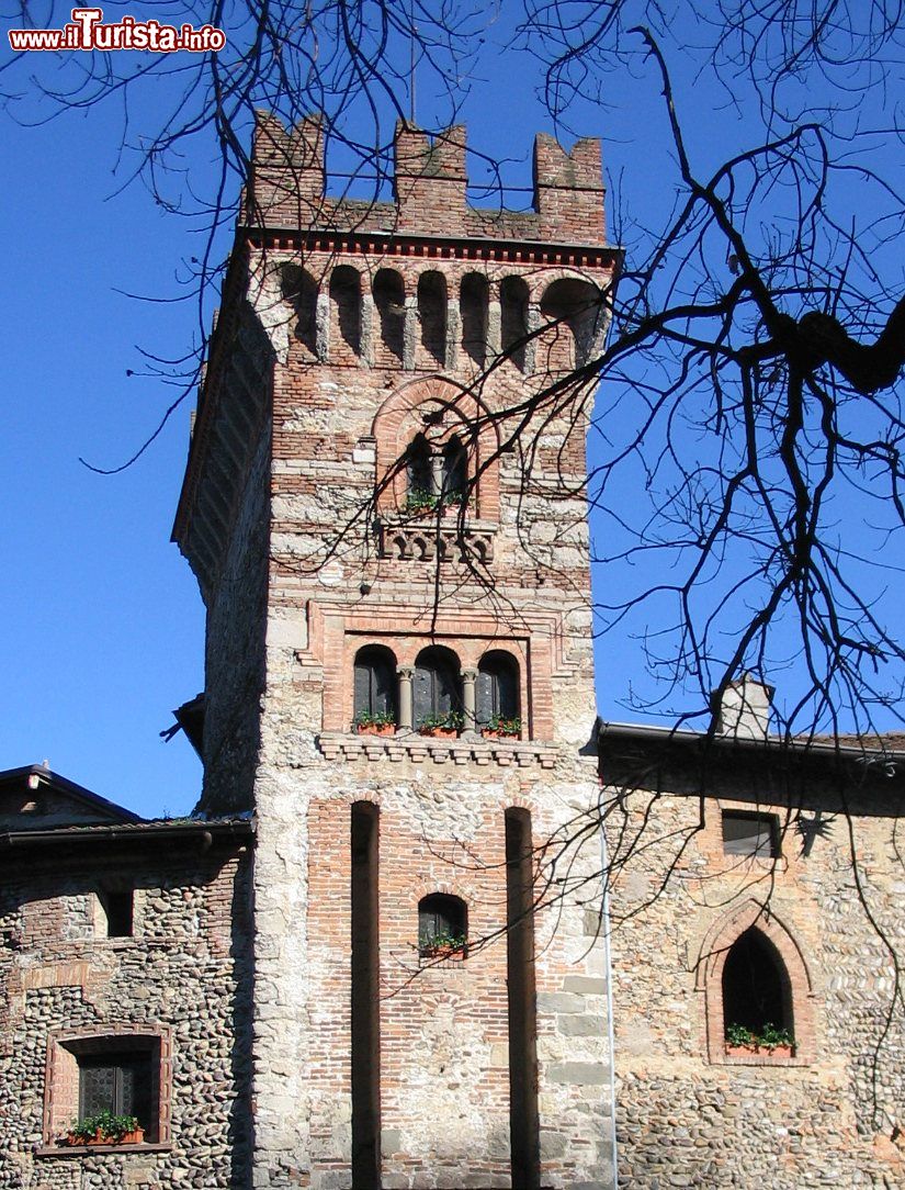 Immagine Il torrione del Castello di Marne: siamo in lombardia a Filago, vicino a Bergamo - © Giorces - Wikipedia