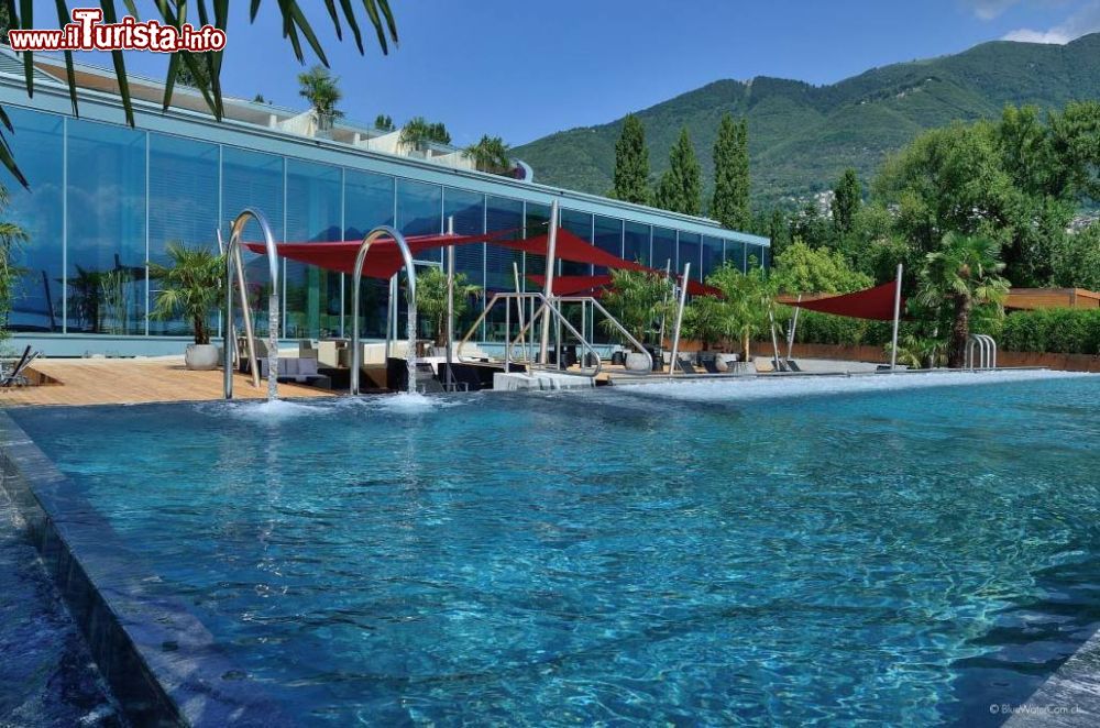 Immagine La piscina esterna di Termali Salini a Locarno in Svizzera - © Sito ufficile