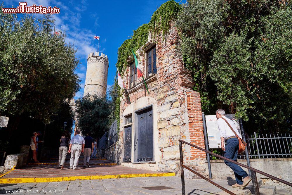 Immagine La Casa di Colombo e la torre di Porta Soprana a Genova - © KELENY / Shutterstock.com