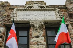 Dettaglio della facciata della Casa di Cristoforo Colombo in centro a Genova - © Goran Bogicevic / Shutterstock.com