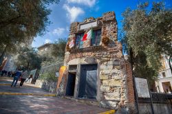 Genova: la ricostruzione della Casa di Cristoforo Colombo dove il navigatore visse 5 anni della sua giovinezza - © faber1893 / Shutterstock.com