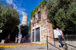 La Casa di Colombo e la torre di Porta Soprana a Genova - © KELENY / Shutterstock.com