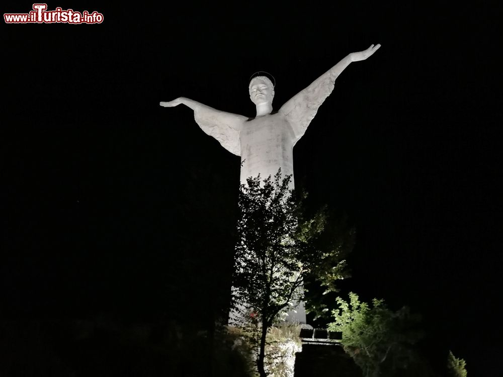 Immagine Fotografia notturna della Statua del Redentore di Maratea (Basilicata)