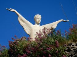 Eretta sul Monte San Biagio il Cristo Redentore è il simbolo di Maratea in Basilicata - © Lucamato / Shutterstock.com