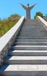 L'ultimo tratto della scalinata che conduce alla Statua del Redentore, il simbolo di Maratea in Basilicata - © Landscape Nature Photo / Shutterstock.com