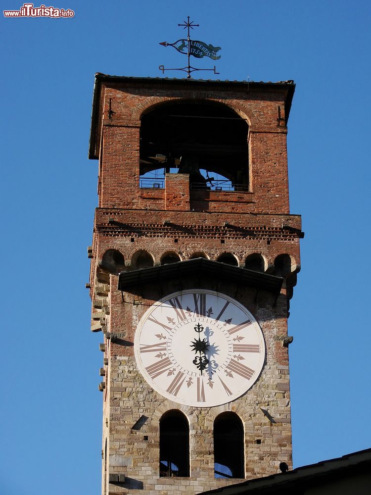 Immagine Da secoli la Torre delle Ore di Lucca ospita un orologio simbolo della città della Toscona