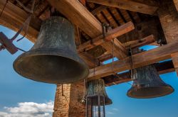 Le campane sulla cima della TOrre delle Ore di Lucca in Toscana
