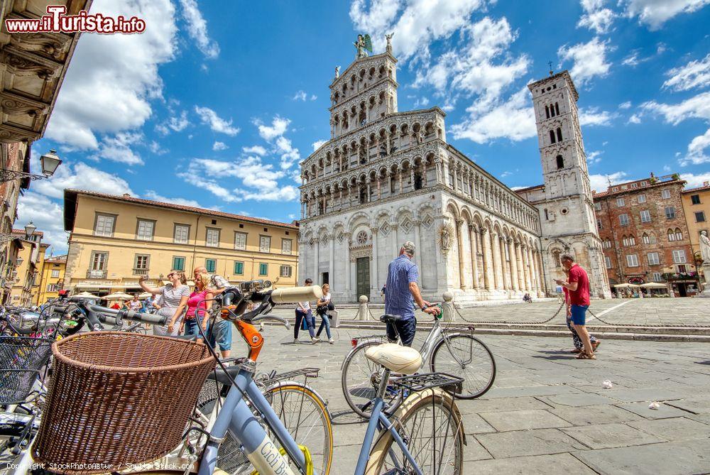 Immagine La chiesa romanica di San Michele in Foro, uno dei simboli di Lucca - © StockPhotoAstur / Shutterstock.com