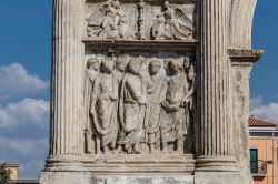 Un particolare dell'Arco di Traiano, monumento del centro di Benevento in Campania