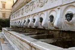 La fontana delle 13 cannelle si trova nel centro di ancona capoluogo delle marche