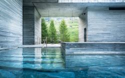 La piscina e SPA termale spa termale d'alta quota di Vals in Svizzera - © 7132.com