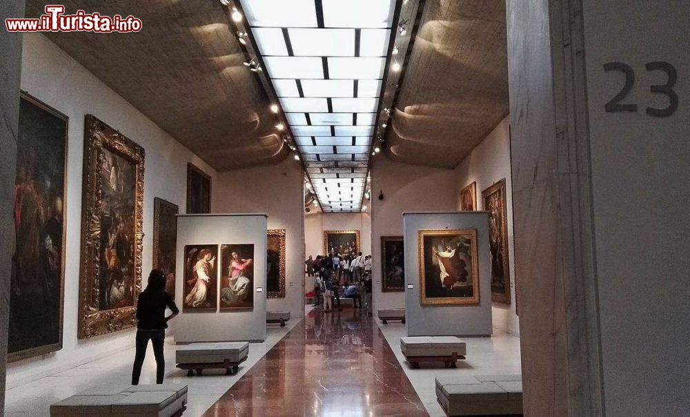 Immagine Una delle sale interne della Pinacoteca Nazionale di Bologna - © Antonella Barozzi, CC BY-SA 4.0, Wikipedia