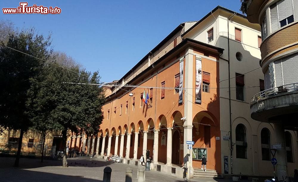 Immagine Vista esterna della Pinacoteca nazionale di Bologna - © Mattes, CC BY-SA 4.0, Wikipedia