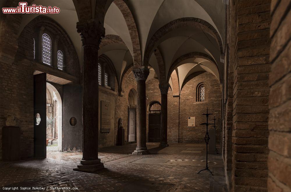 Immagine Visita al complesso delle Sette Chiese di Bologna, ovvero la Basilica di Santo Stefano - © Sophie McAulay / Shutterstock.com