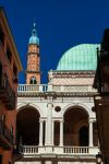 Uno scorcio della Basilica Palladiana e la torre Bissara nel centro storico di Vicenza, Veneto