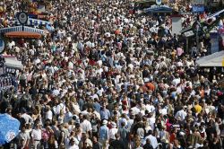 Migliaia di persone a Monaco per l'Ocktoberfest ...