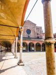 Uno scorcio del quadriportico della Basilica di Santa Maria dei Servi in centro a Bologna