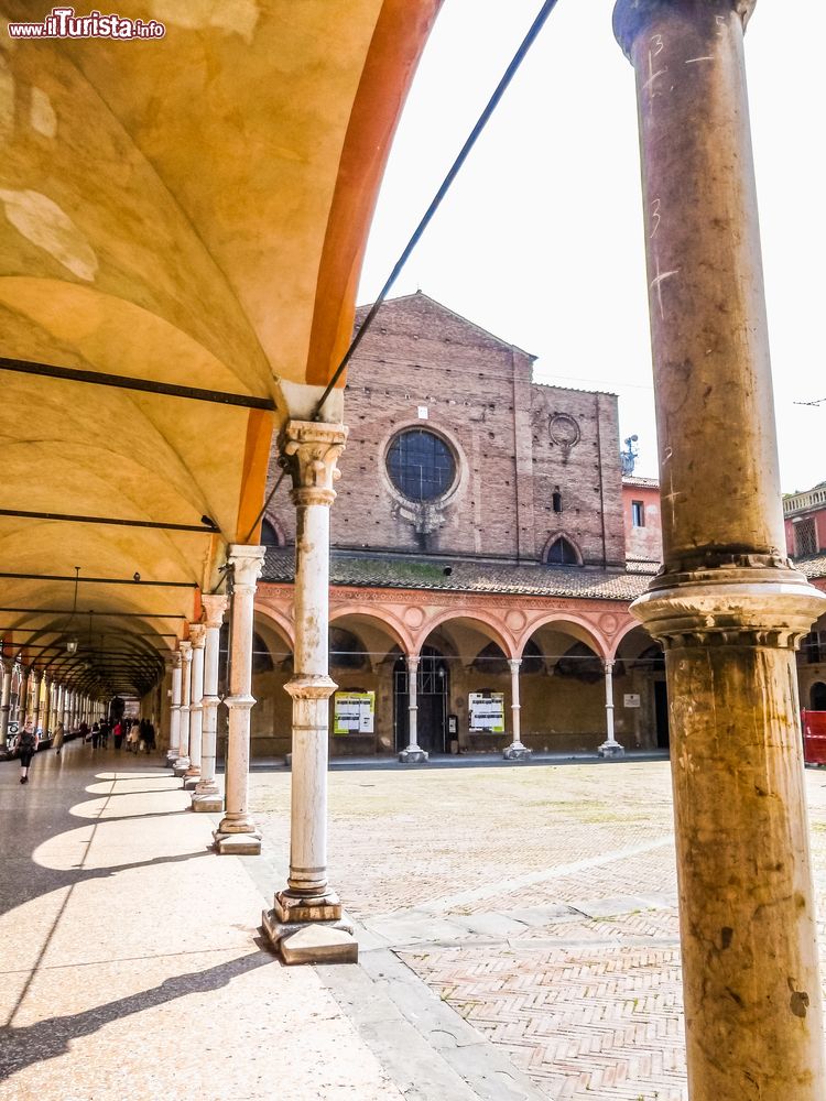 Immagine Uno scorcio del quadriportico della Basilica di Santa Maria dei Servi in centro a Bologna