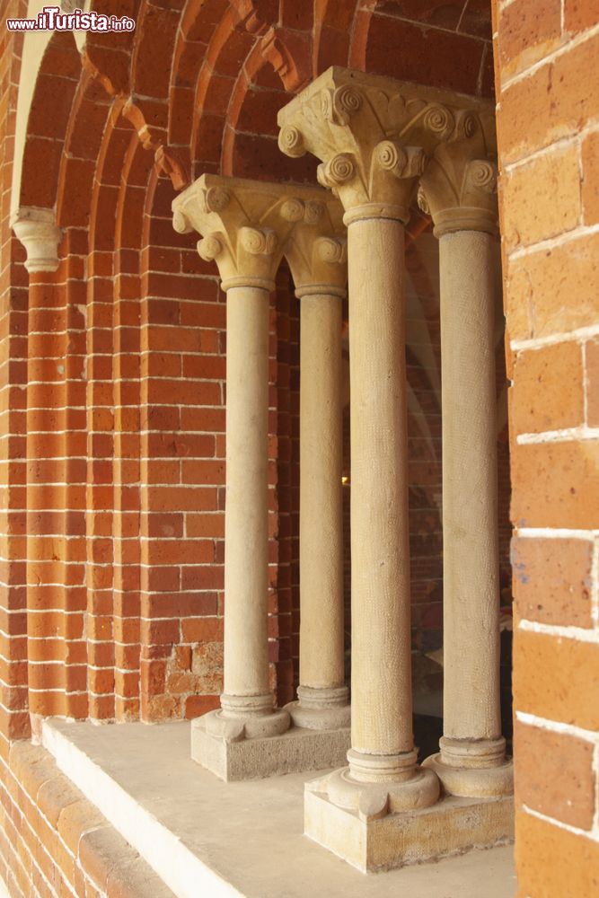 Immagine Dettaglio del portale d'ingresso della Abbazia di Morimondo in Lombardia