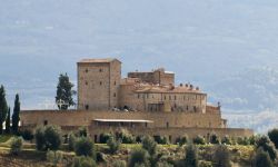 Panoramica del complesso storico del Castello di Velona in Toscana, comune di Montalcino. - © Federico.Crovetto / Shutterstock.com