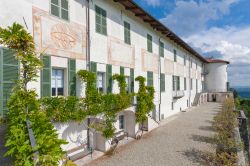 Scorcio del Castello di Masino a Caravino, provincia di Torino - © elitravo / Shutterstock.com