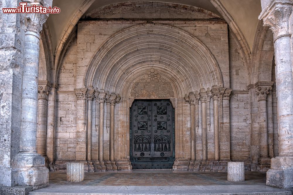 Immagine Ingresso e portico della Abbazia di Casamari a Veroli nel Lazio