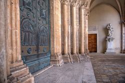 Particolare del portale d'ingresso dell'Abbazia Cistercense di Casamari nel Lazio