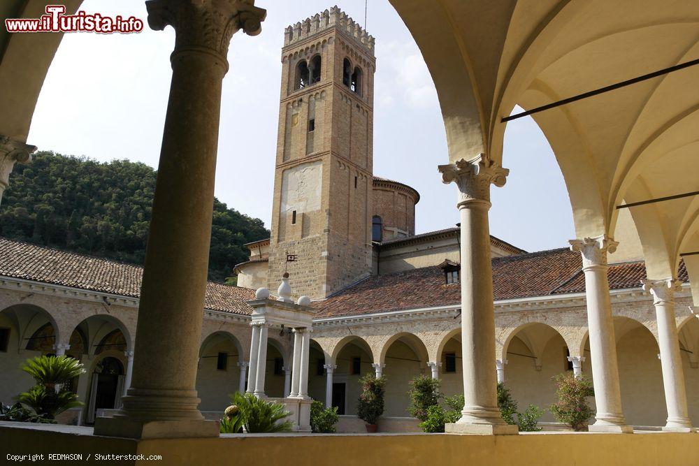 Immagine Il Chiostro della Abbazia di Praglia, monastero Benedettino sui Colli Euganei in Veneto - © REDMASON / Shutterstock.com