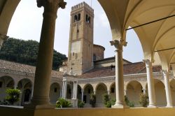 Il Chiostro della Abbazia di Praglia, monastero Benedettino sui Colli Euganei in Veneto - © REDMASON / Shutterstock.com