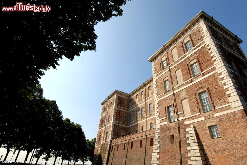 Immagine Il Castllo di Rivoli si trova alla periferia di Torino ed ospita un Museo di Arte Contemporanea. - © EnricoAliberti ItalyPhoto / Shutterstock.com