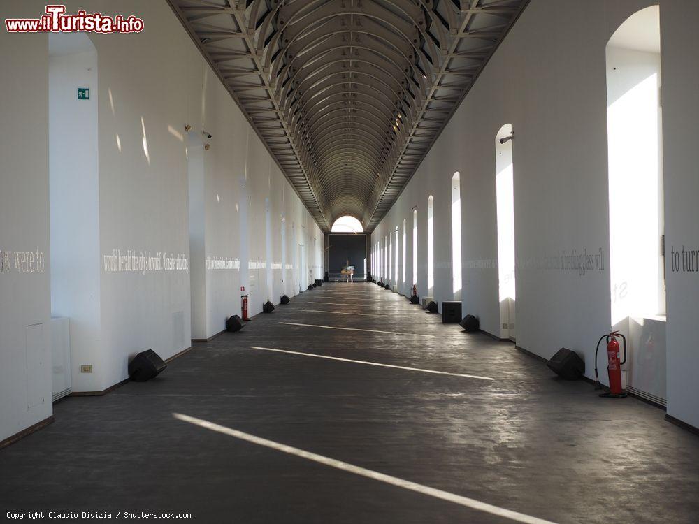 Immagine La stanza Manica Lunga al Castello di Rivoli in Piemonte - © Claudio Divizia / Shutterstock.com