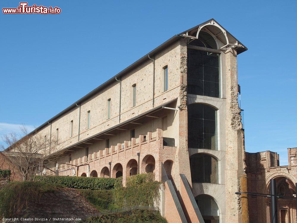 Immagine Uno scorcio del museo di Arte Moderna al Castello di Rivoli in Piemonte - © Claudio Divizia / Shutterstock.com