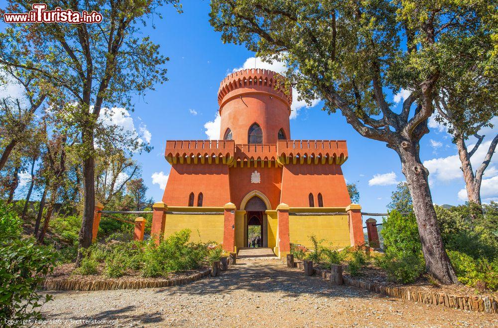 Immagine Il Castello del Capitano fa parte delle attrazioni di VIlla Durazzo Pallavicini a Genova - © faber1893 / Shutterstock.com