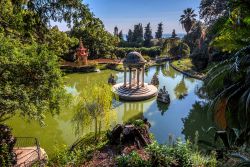 Villa Durazzo Pallavicini, ospita uno dei giardini più belli d'Italia: siamo a Genova Pegli - © Davide Scio / Shutterstock.com