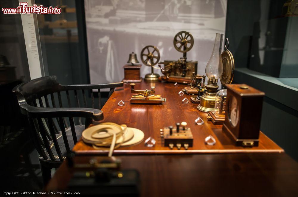 Immagine La ricostruzione di una postazione telegrafica al museo della Scienza di Milano - © Viktor Gladkov / Shutterstock.com