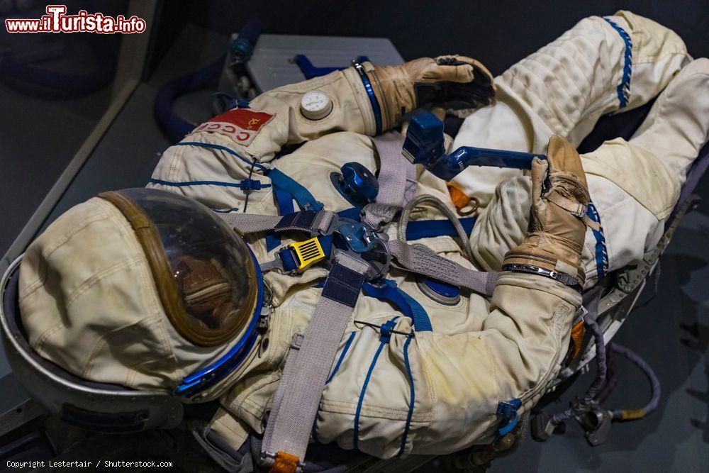 Immagine Una tuta da astronauta esposta al museo della Scienza e della Tecnologia di Milano. - © Lestertair / Shutterstock.com